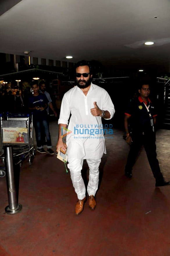 raveena tandon kriti kharbanda and others snapped at the airport 002