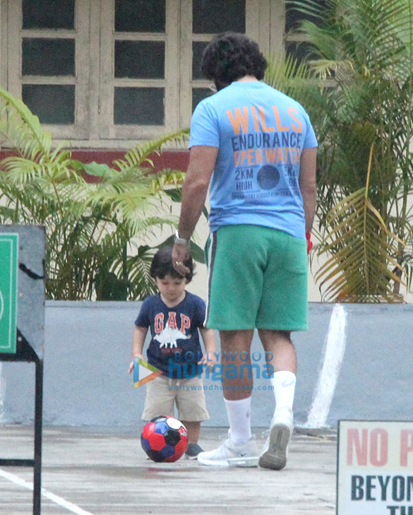 saif ali khan taimur ali khan and ishaan khatter spotted at bastian in bandra 3