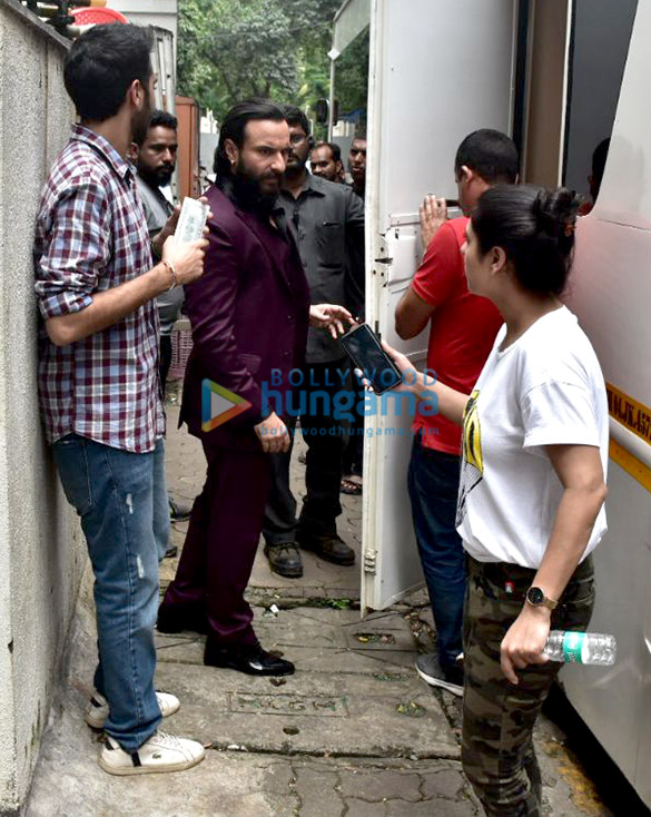 Saif Ali Khan and Rohan Mehra snapped promoting their film ‘Baazaar’ in Bandra Saif Ali Khan and Rohan Mehra snapped promoting their film ‘Baazaar’ in Bandra
