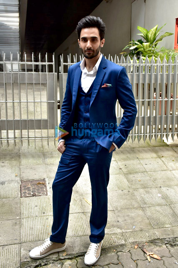 saif ali khan and rohan mehra shooting for their flim baazaar in bandra 6