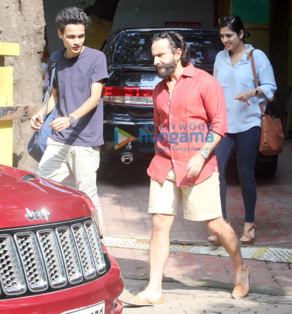 saif ali khan snapped in bandra 4 4