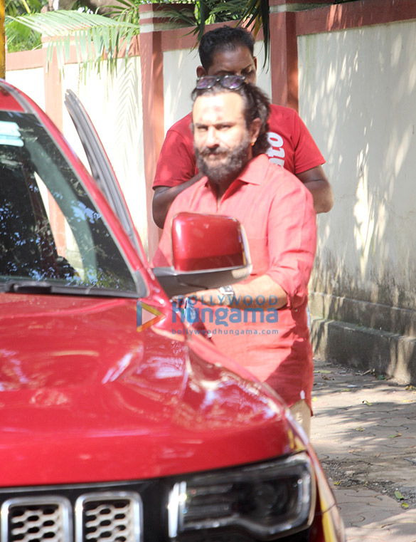 saif ali khan snapped in bandra 6 4
