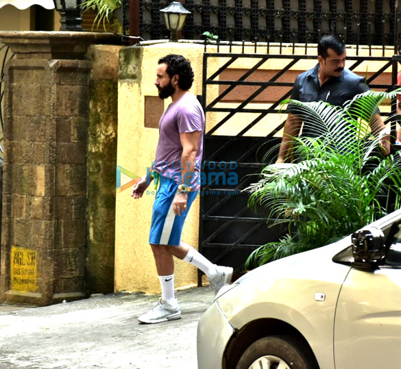 saif ali khan spotted in bandra 1 2