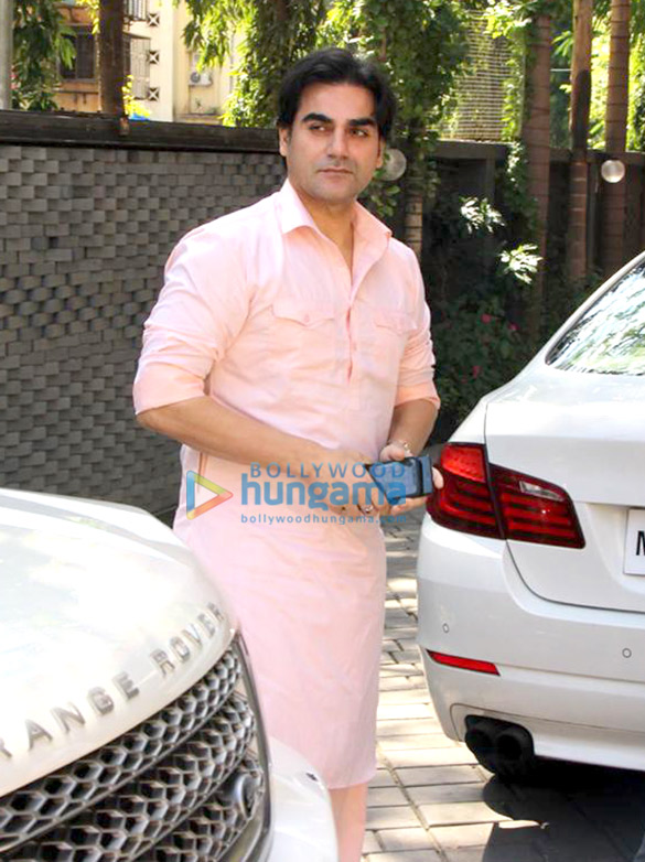 salim khan arbaar khan and georgia andriani snapped at arpita khans residence for ganpati 4