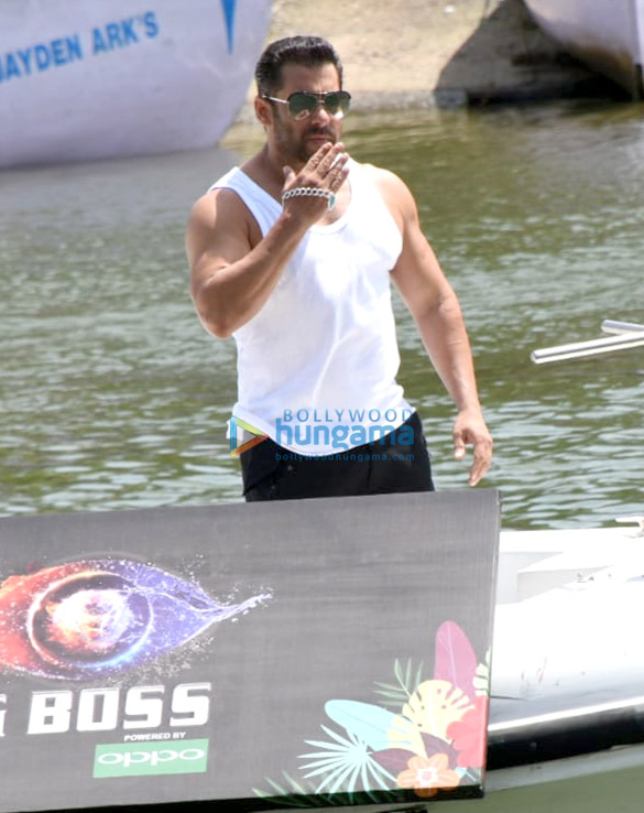 salman khan snapped at the launch of bigg boss 12 in goa 4