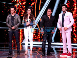 Salman Khan snapped while promoting ‘LoveYatri’ on the Indian Idol sets