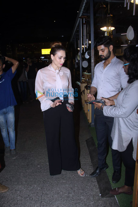 sanya malhotra anushka sharma and others snapped at the airport5 2