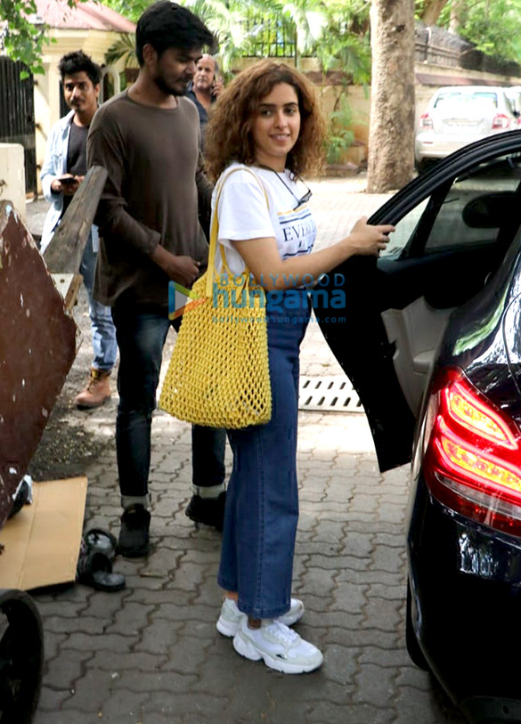 sanya malhotra spotted at silver beach cafe in juhu 3