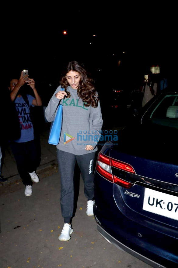 sara ali khan and shweta nanda snapped at kromakay salon in juhu 3