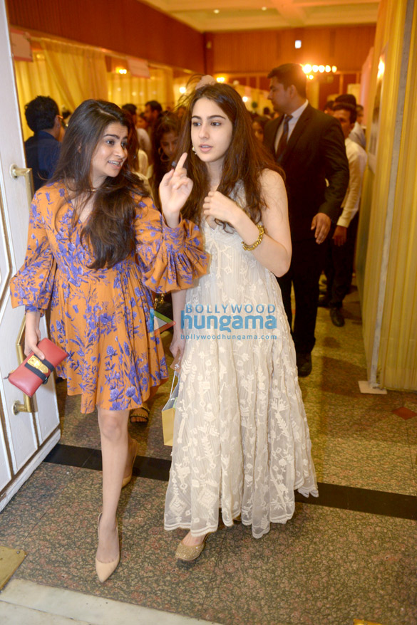 sara ali khan snapped with tanya ghavri at dhoom dham weddings delhi 4