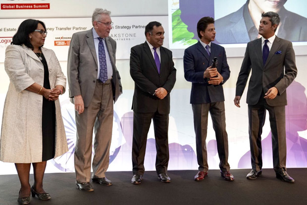 Shah Rukh Khan gets felicitated at India - UK Business summit in London Shah Rukh Khan gets felicitated at India - UK Business summit in London