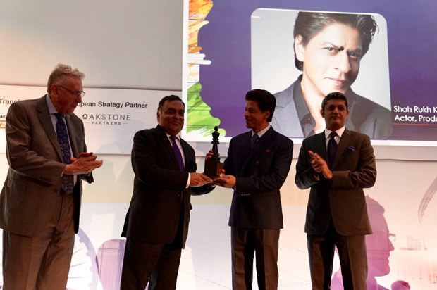 Shah Rukh Khan gets felicitated at India - UK Business summit in London Shah Rukh Khan gets felicitated at India - UK Business summit in London