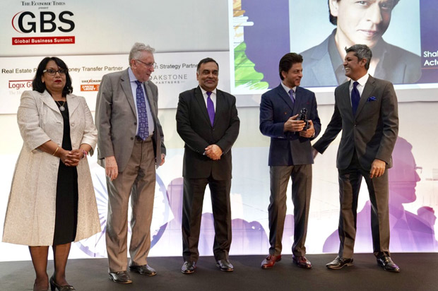 Shah Rukh Khan gets felicitated at India - UK Business summit in London Shah Rukh Khan gets felicitated at India - UK Business summit in London