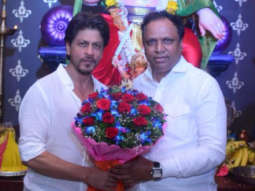Shah Rukh Khan makes a customary visit to a city pandal, gets clicked with politician Ashish Shelar (see picture)