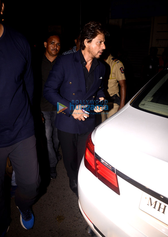 shah rukh khan snapped in mumbai 1