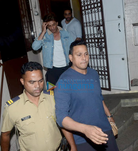 shah rukh khan spotted at dubbing studio in bandra 1