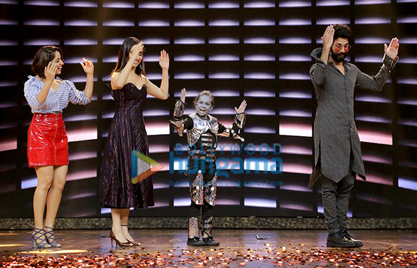 shahid kapoor shraddha kapoor and yami gautam snapped promoting batti gul meter chalu on sets of indias best dramebaaz 6
