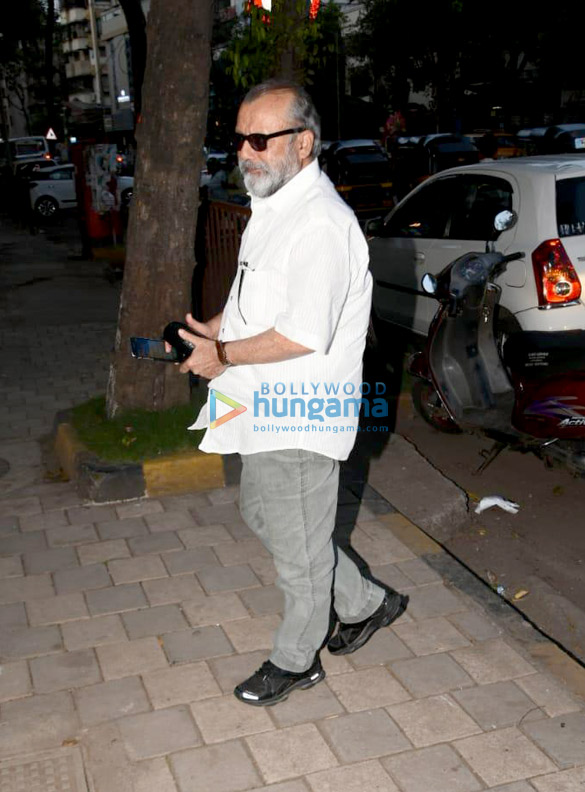 shahid kapoor and family snapped at their house 3