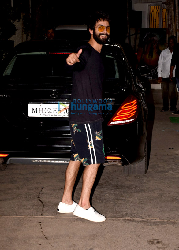 shahid kapoor snapped at sunny super sound 5 2