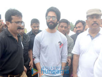 Shahid Kapoor snapped participating in the Clean Mumbai initiative at Juhu