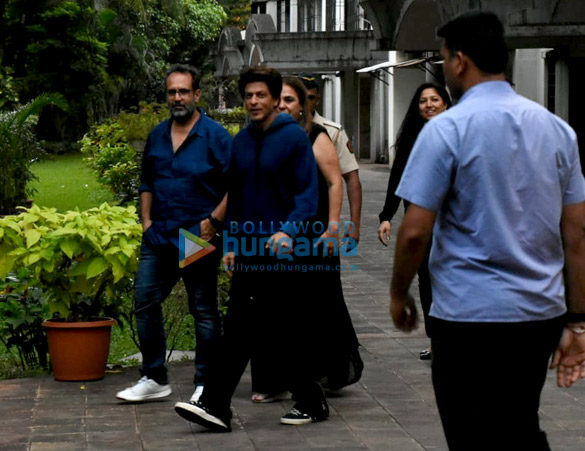 Shah Rukh Khan snapped at Karuna Badwal’s birthday bash in Andheri