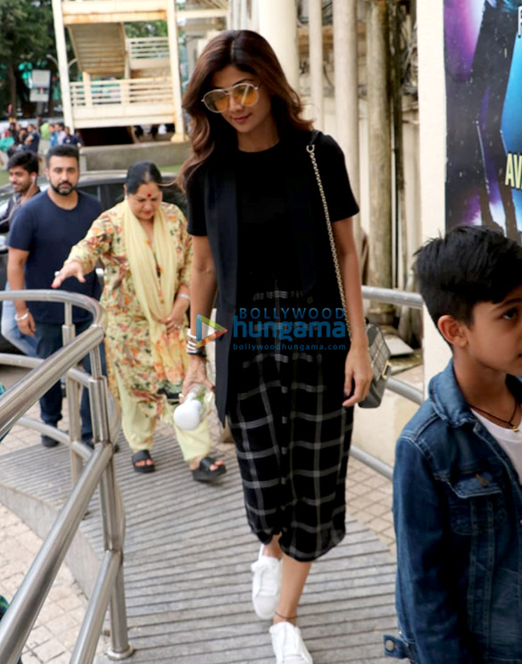 shilpa shetty spotted with her family at pvr juhu 5