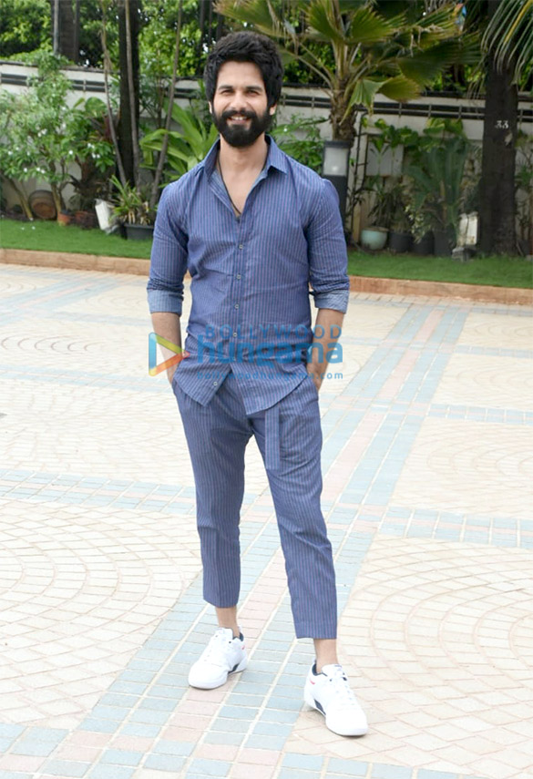 shraddha kapoor shahid kapoor and yami gautam snapped during batti gul meter chalu promotions at sea princess hotel in juhu 4