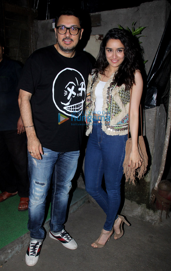 shraddha kapoor and dinesh vijan spotted together at pali village cafe 5