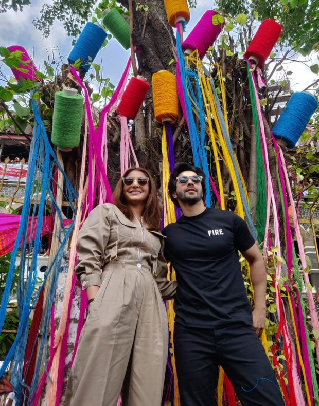 Sui Dhaaga duo Anushka Sharma and Varun Dhawan yarn bomb iconic Mumbai hotspots-