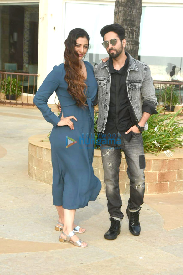 tabu and ayushmann khurrana promotes andhadhun at sun n sand in juhu 4