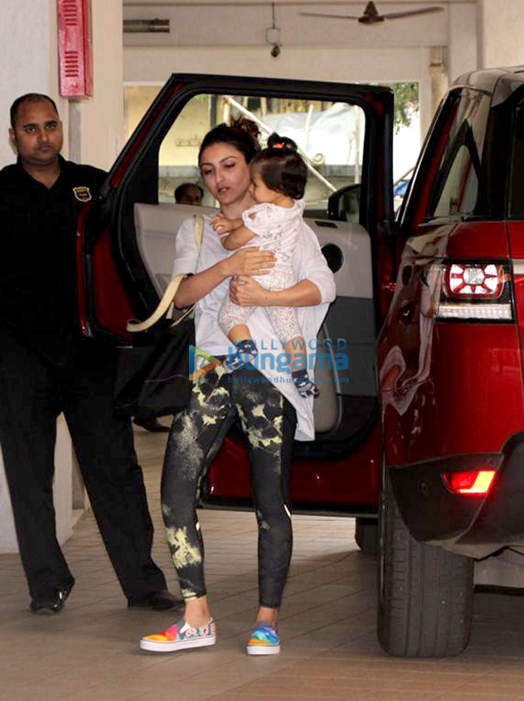 taimur ali khan soha ali khan and inaaya naumi kemmu snapped in bandra 2
