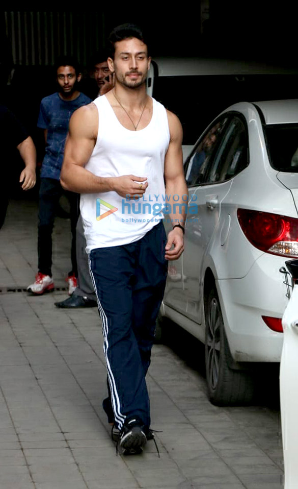 tiger shroff spotted at dance class in andheri 2