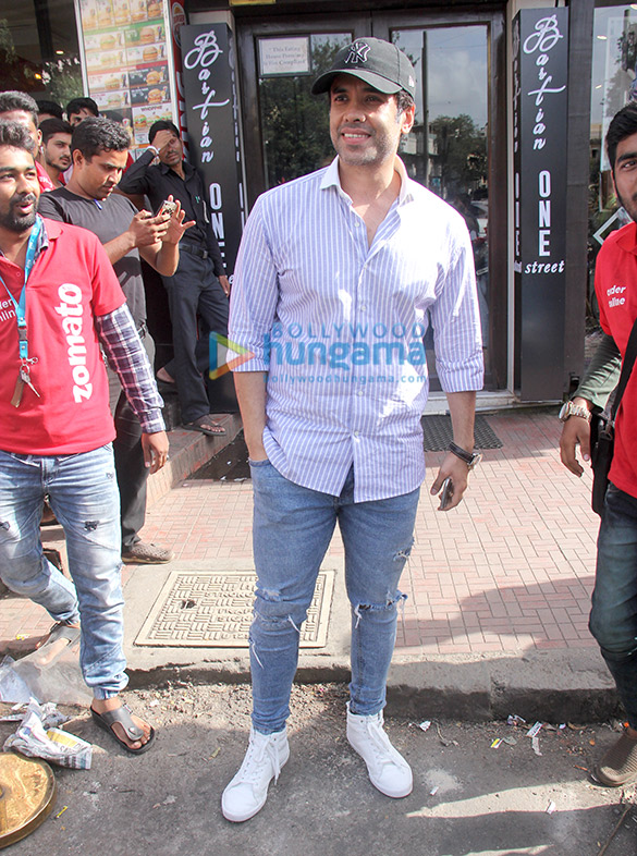 tusshar kapoor spotted at bastian 5