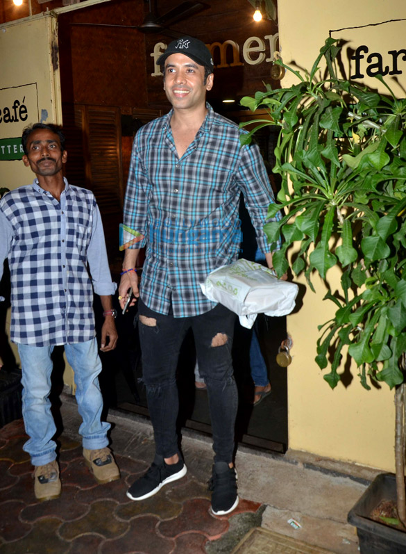 Tusshar Kapoor spotted at Farmers’ Cafe in Bandra Tusshar Kapoor spotted at Farmers’ Cafe in Bandra