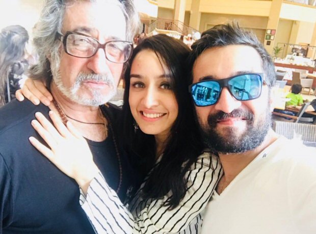 Unwell Shraddha Kapoor takes a break from hectic schedule to celebrate father Shakti's birthday; Asha Bhonsle joins the family celebrations Unwell Shraddha Kapoor takes a break from hectic schedule to celebrate father Shakti's birthday; Asha Bhonsle joins the family celebrations