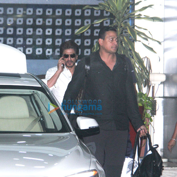 varun dhawan anushka sharma and yami gautam snapped at airport 1 2