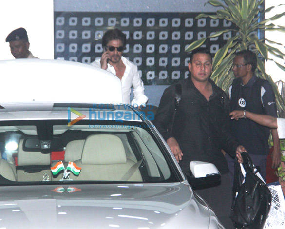 varun dhawan anushka sharma and yami gautam snapped at airport 4 2