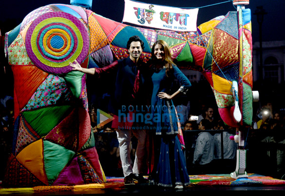 Varun Dhawan and Anushka Sharma snapped during ‘Sui Dhaaga – Made In India’ promotions in Delhi Varun Dhawan and Anushka Sharma snapped during ‘Sui Dhaaga – Made In India’ promotions in Delhi