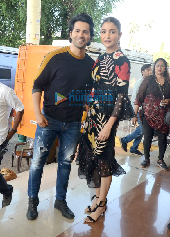 varun dhawan and anushka sharma snapped promoting sui dhaaga made in india on sets of indias best dramebaaz 3