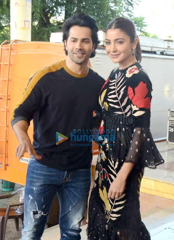 varun dhawan and anushka sharma snapped promoting sui dhaaga made in india on sets of indias best dramebaaz 5