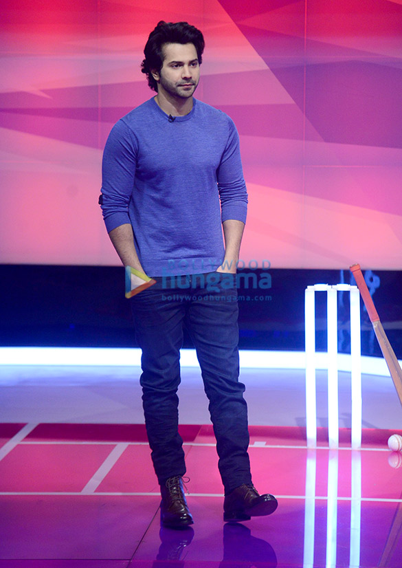 varun dhawan and anushka sharma visits star sports studio to promote the film sui dhaaga made in india on nerolac cricket live 5