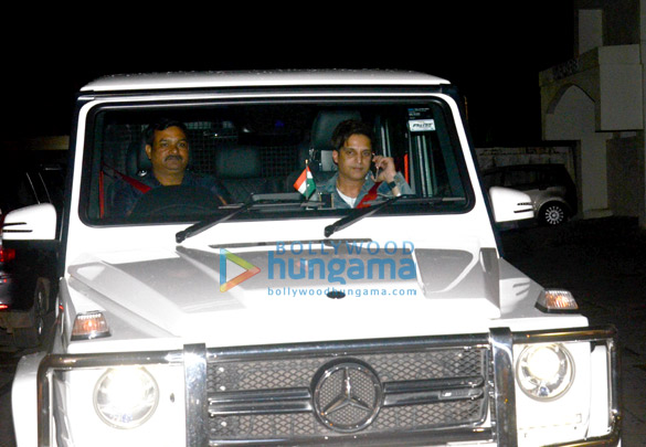 varun dhawan with girl friend and jimmy sheirgill snapped at bandra 6