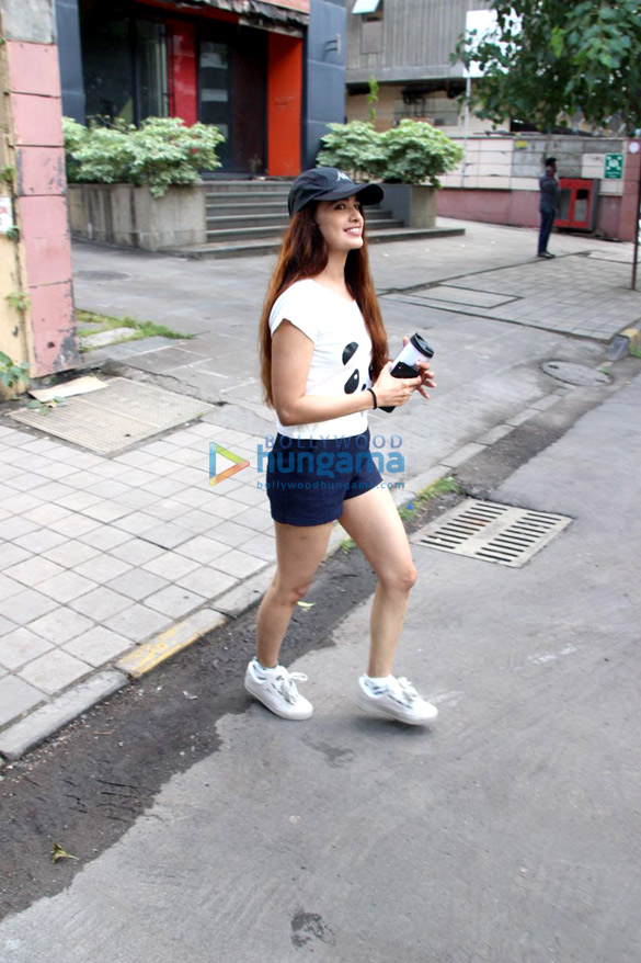 yuvika chaudhary and prince narula spotted in bandra 1