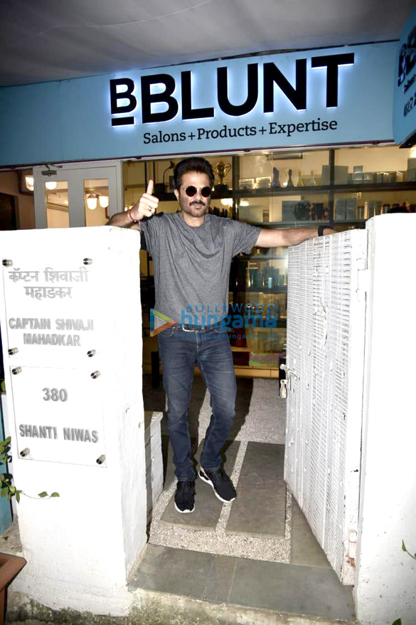 anil kapoor snapped outside the bblunt salon in bandra 4