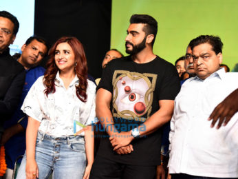 Arjun Kapoor and Parineeti Chopra snapped at the Luv-Kush Ramleela in Delhi