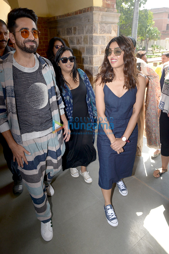 ayushmann khurrana and radhika apte snapped promoting their film andhadhun in delhi college 6