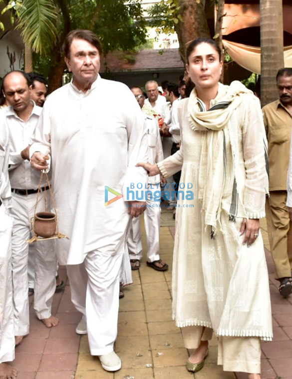 Celebs arrive at Krishna Raj Kapoor’s residence to pay their last respects Celebs arrive at Krishna Raj Kapoor’s residence to pay their last respects