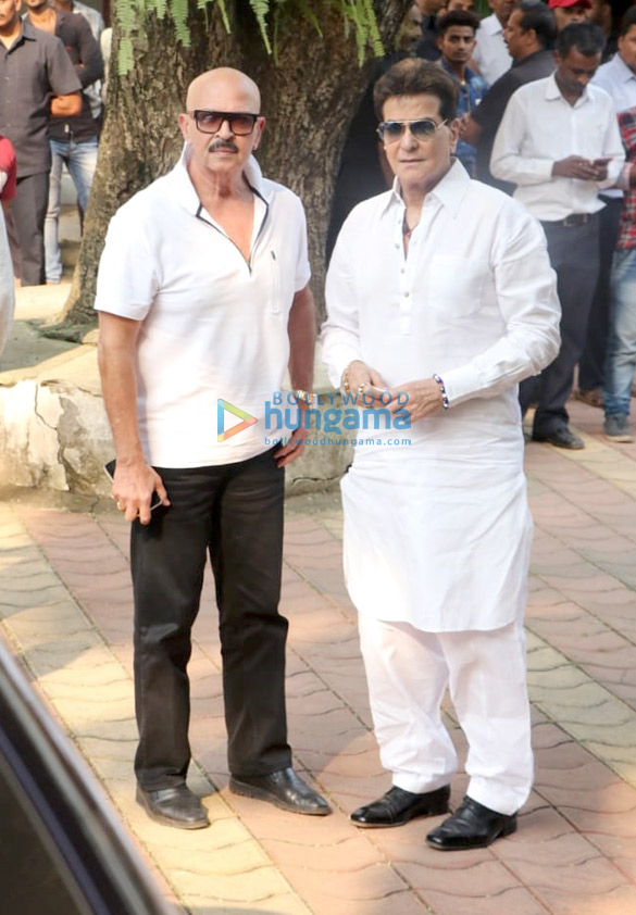 celebs arrive at krishna raj kapoors residence to pay their last respects 11 8