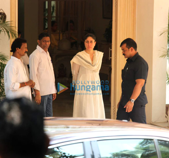 celebs arrive at krishna raj kapoors residence to pay their last respects 4 005
