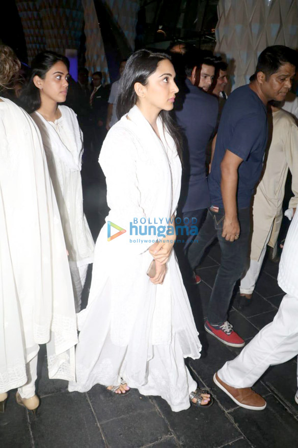 celebs attend the prayer meet of late krishna raj kapoor at sahara star hotel 01 12